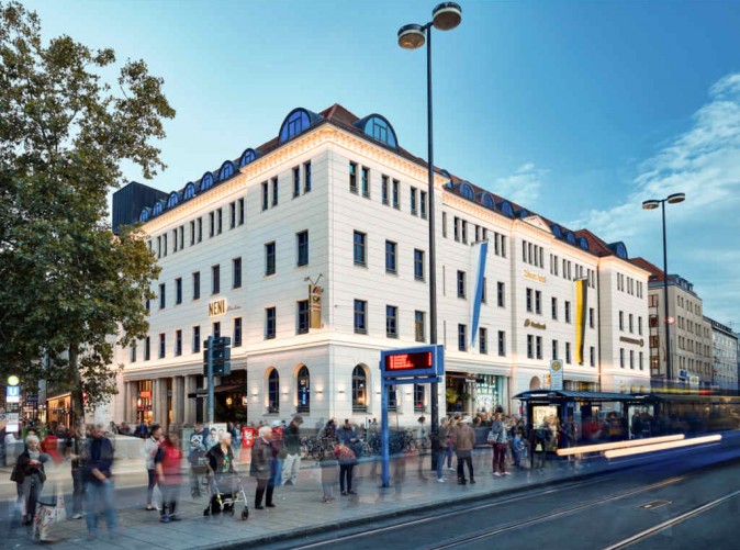 011_Schoene Aussichten Touristik - 25h_RoyalBavarian_SteveHerud_Exterior_large5_1